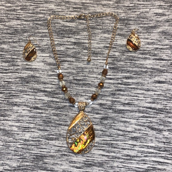 Brown and Gold Tear-Drop Pendant Costume Jewelry Necklace and Earring Set - Picture 1 of 14